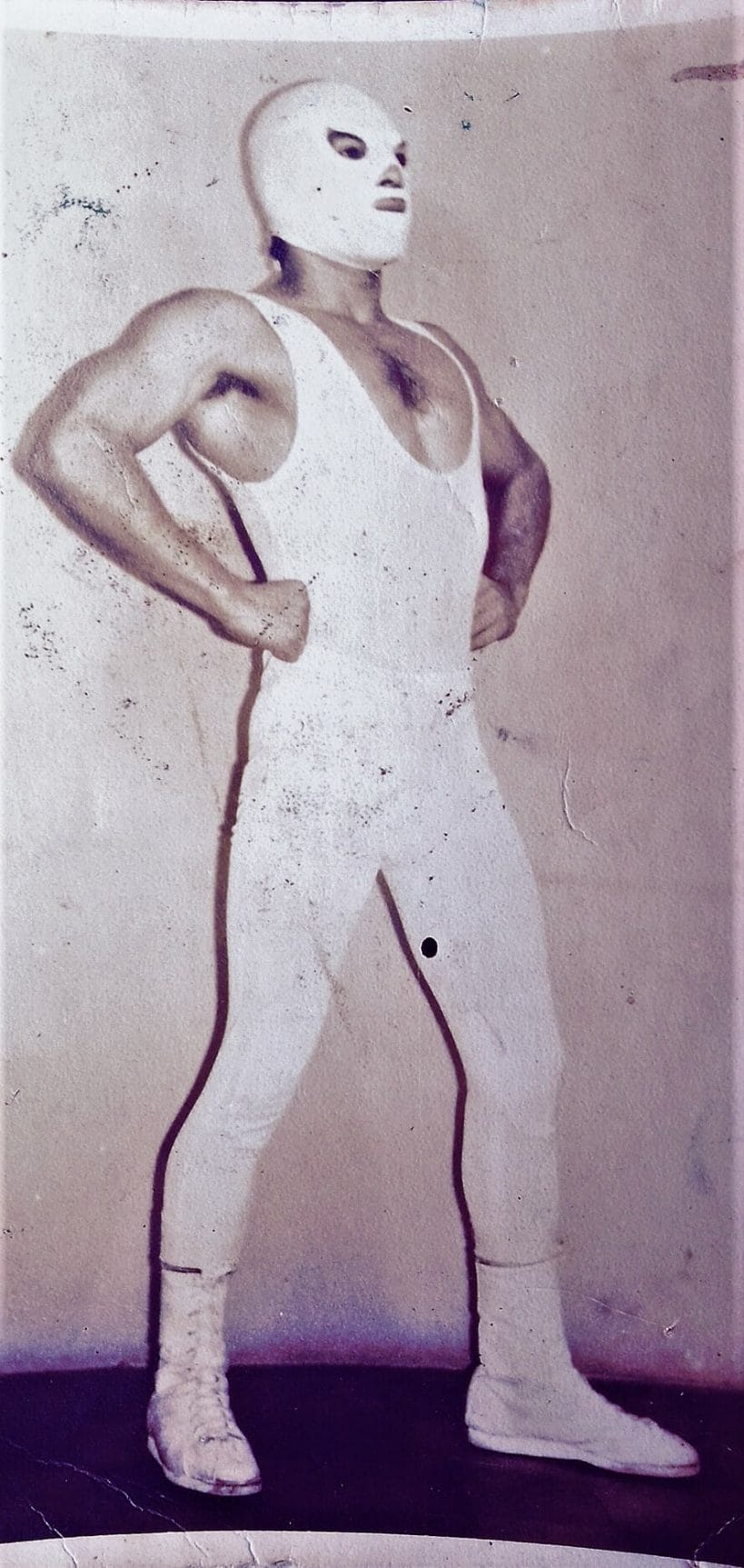 Throughout most of his career, The Rayman worked without a mask, but he sported one like his idol and trainer The Tempest from Mexico for a brief period.