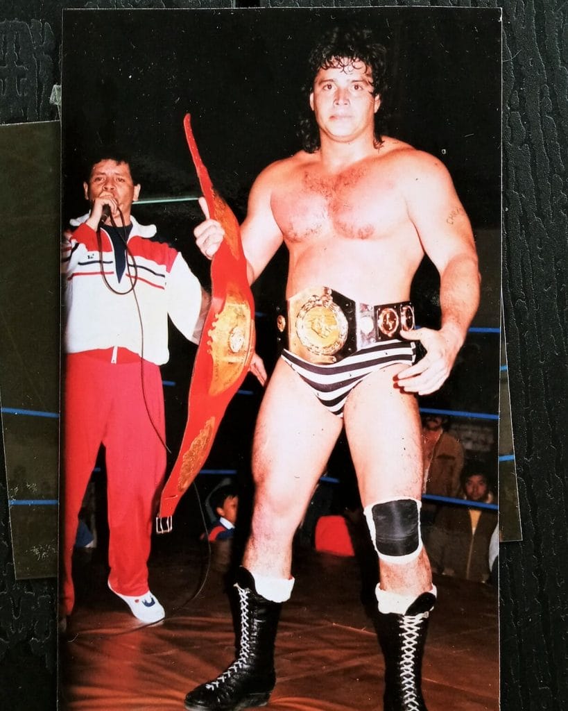 Huracán won several championships outside of El Salvador, including Colombia and Ecuador, and is one of El Salvador’s most well-traveled and famous wrestlers.