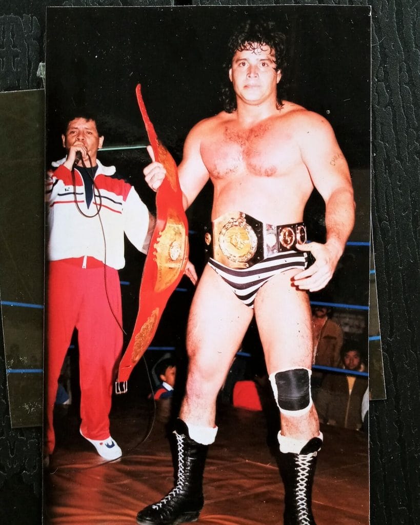 El Salvador Wrestling - Stories of Grit, Near-Death, and Triumph Huracán won several championships outside of El Salvador, including Colombia and Ecuador, and is one of El Salvador’s most well-traveled and famous wrestlers.